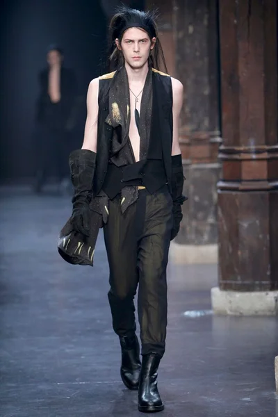 Look 25